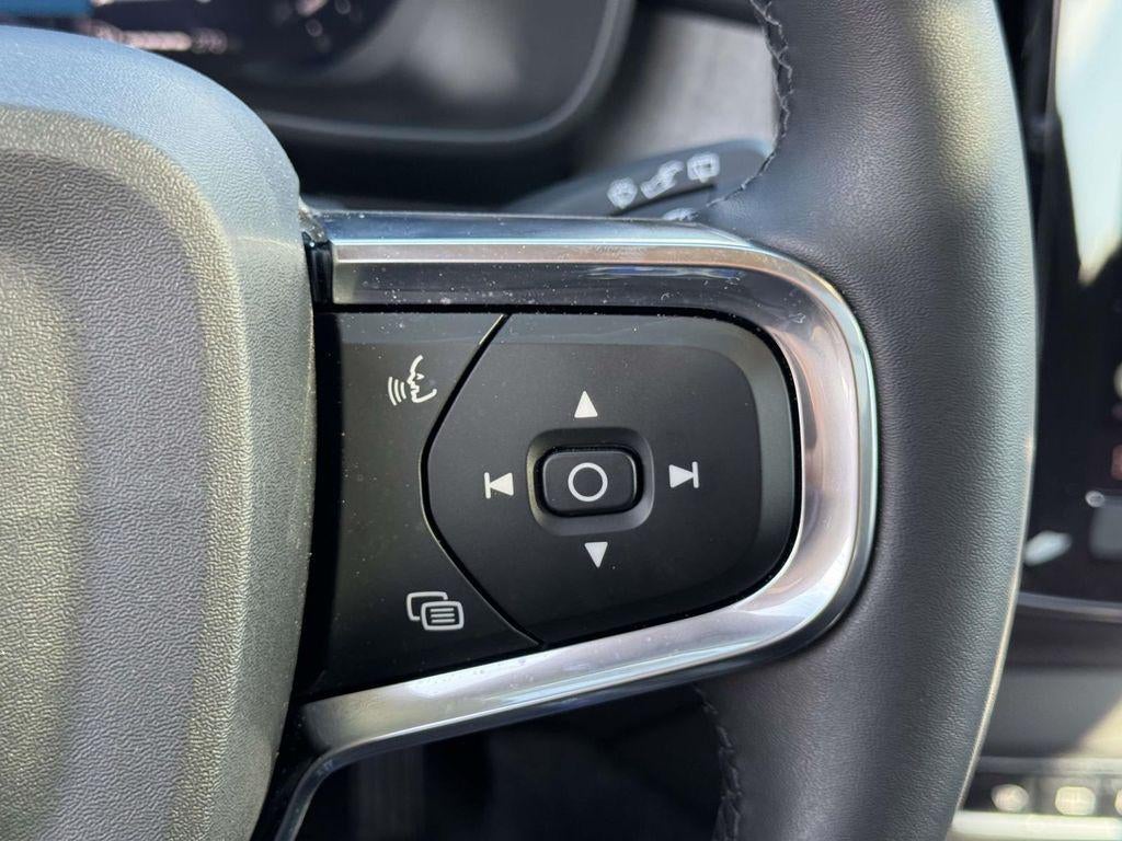 2026 Volvo XC40 Core, B5 AWD Gas (mild hybrid), Dark