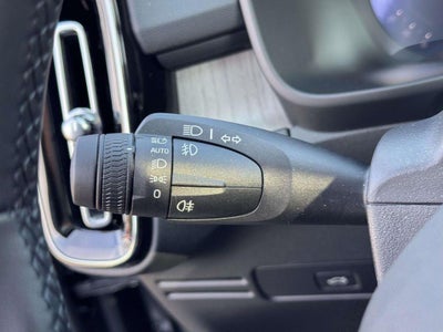 2026 Volvo XC40 Core, B5 AWD Gas (mild hybrid), Dark