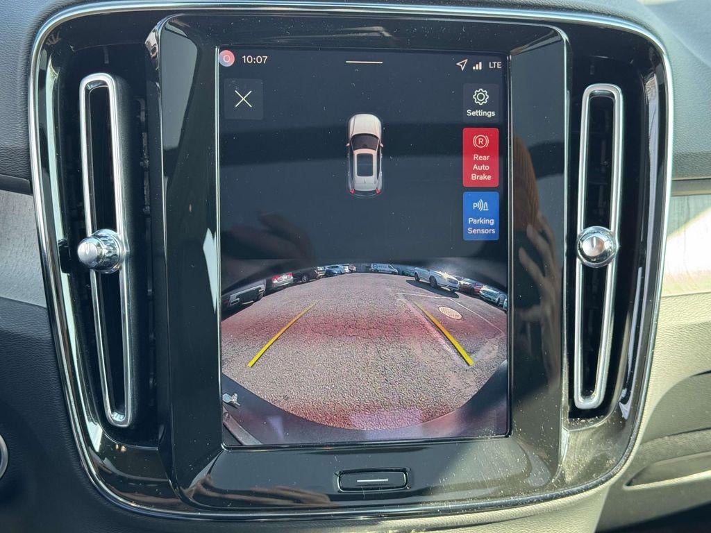 2026 Volvo XC40 Core, B5 AWD Gas (mild hybrid), Dark