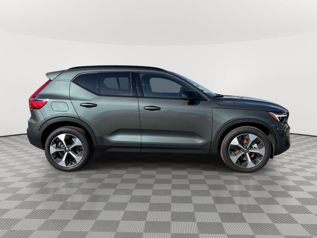2026 Volvo XC40 Core, B5 AWD Gas (mild hybrid), Dark
