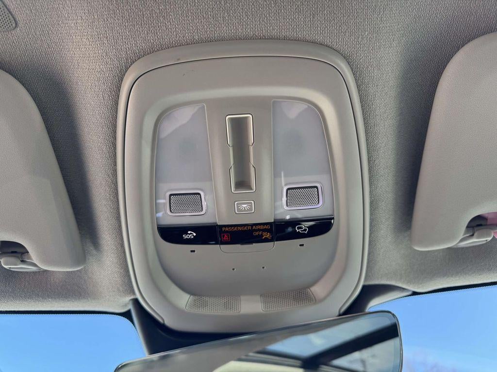 2026 Volvo XC40 Core, B5 AWD Gas (mild hybrid), Dark