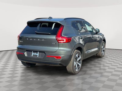 2026 Volvo XC40 Core, B5 AWD Gas (mild hybrid), Dark