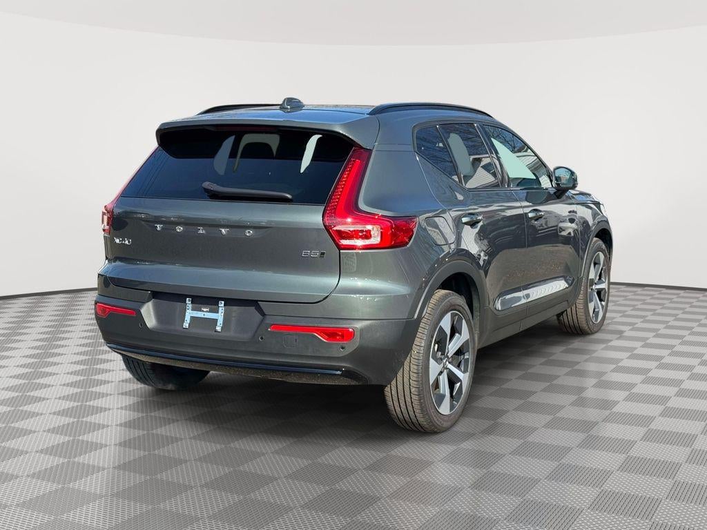 2026 Volvo XC40 Core, B5 AWD Gas (mild hybrid), Dark