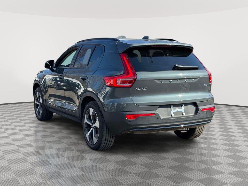 2026 Volvo XC40 Core, B5 AWD Gas (mild hybrid), Dark