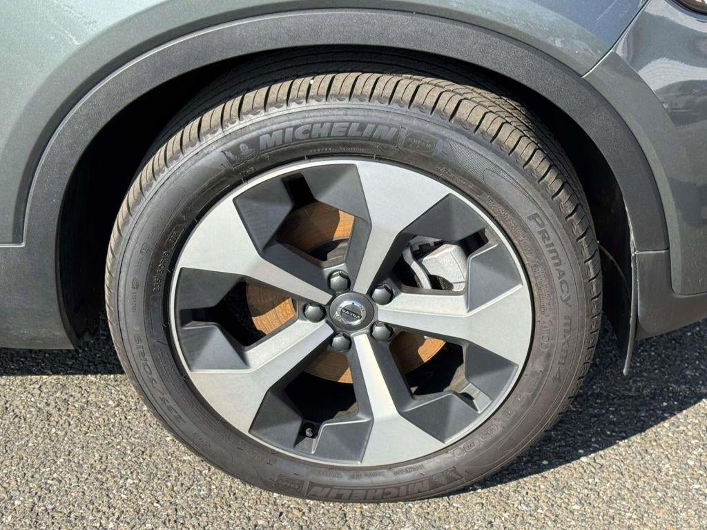 2026 Volvo XC40 Core, B5 AWD Gas (mild hybrid), Dark