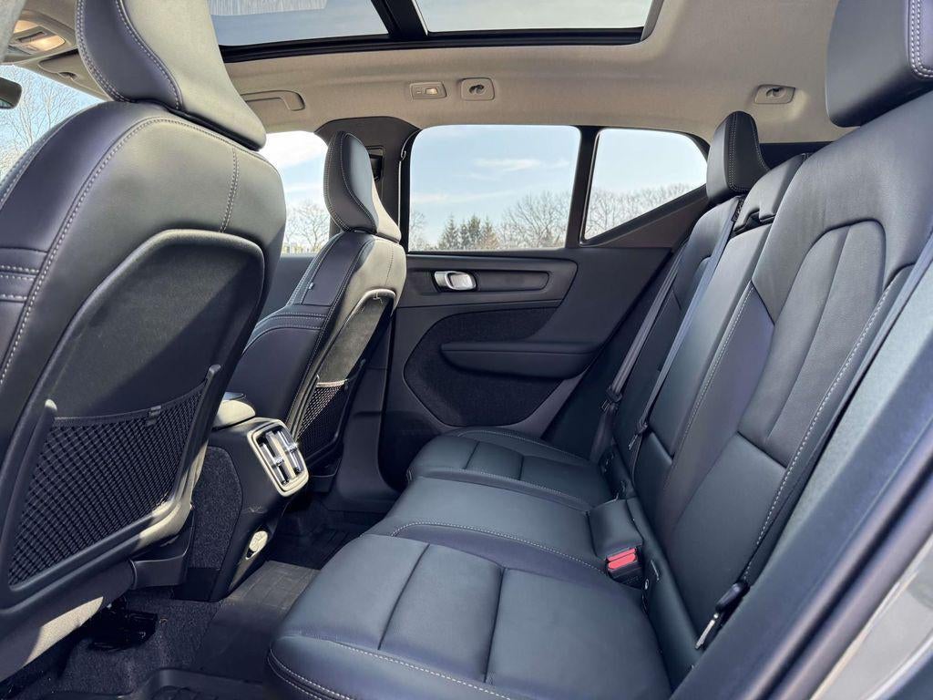 2026 Volvo XC40 Core, B5 AWD Gas (mild hybrid), Dark