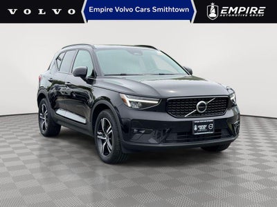 2023 Volvo XC40 B5 Plus Dark Theme