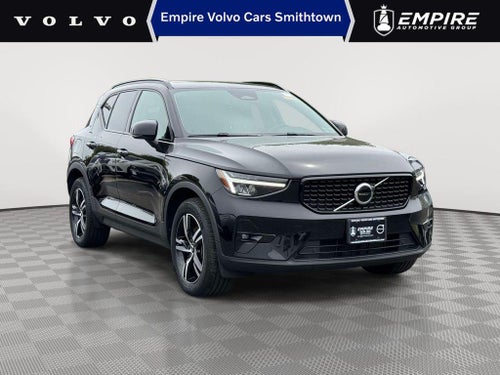 2023 Volvo XC40 B5 Plus Dark Theme