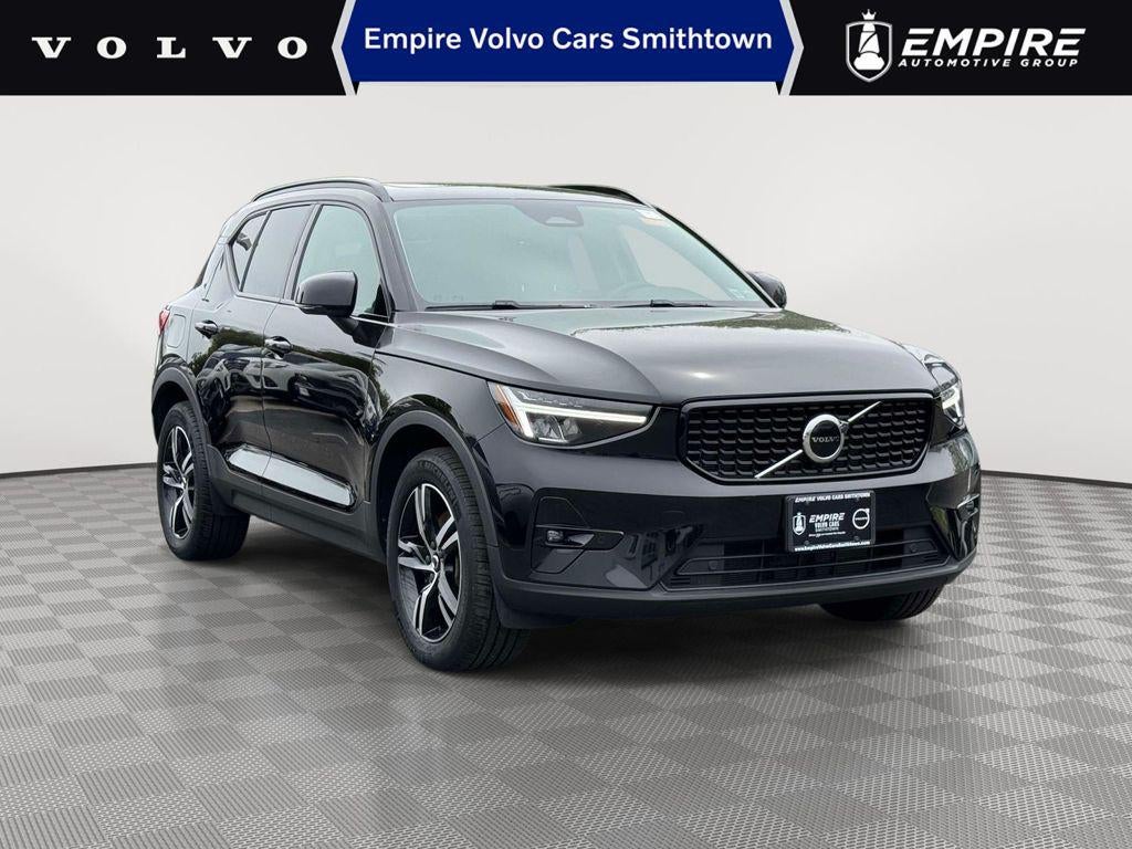 2023 Volvo XC40 B5 Plus Dark Theme