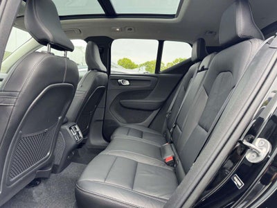 2023 Volvo XC40 B5 Plus Dark Theme