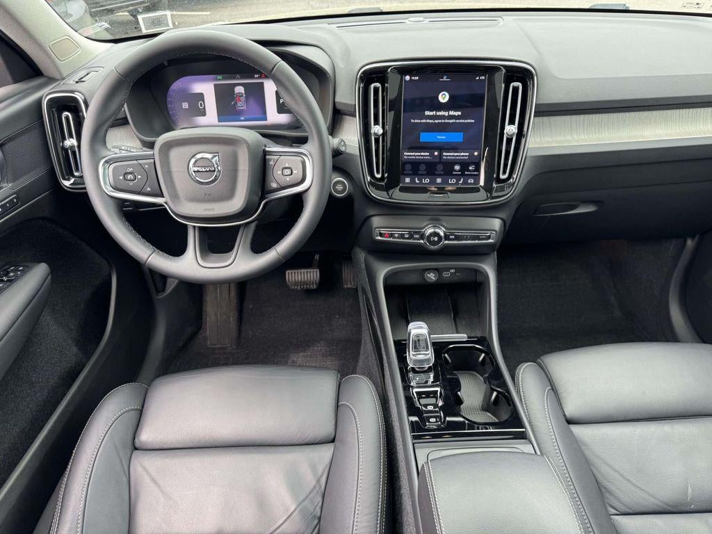 2023 Volvo XC40 B5 Plus Dark Theme