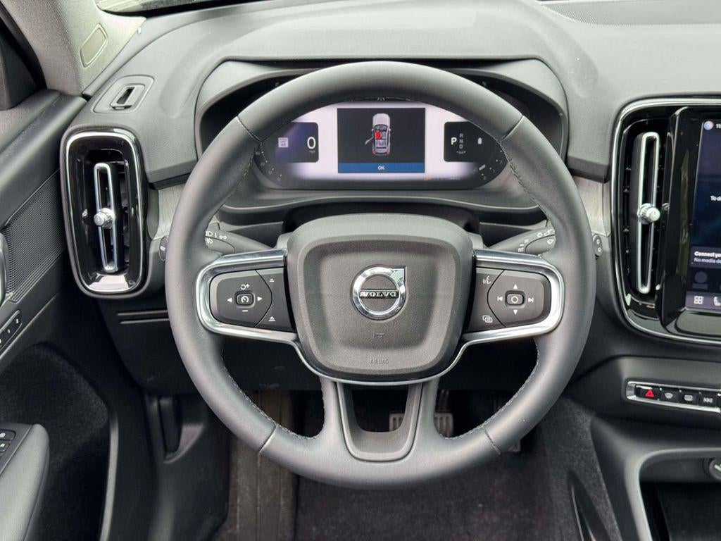 2023 Volvo XC40 B5 Plus Dark Theme
