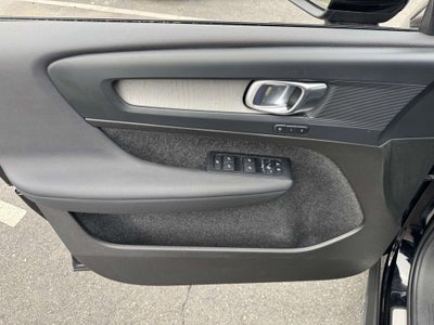 2023 Volvo XC40 B5 Plus Dark Theme