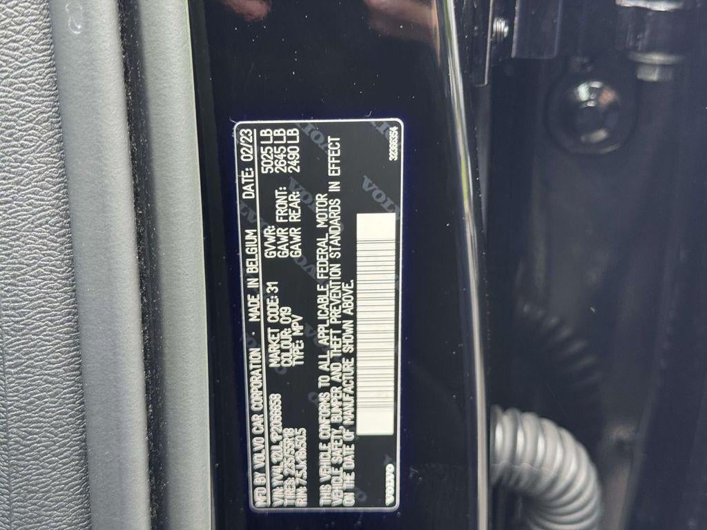 2023 Volvo XC40 B5 Plus Dark Theme
