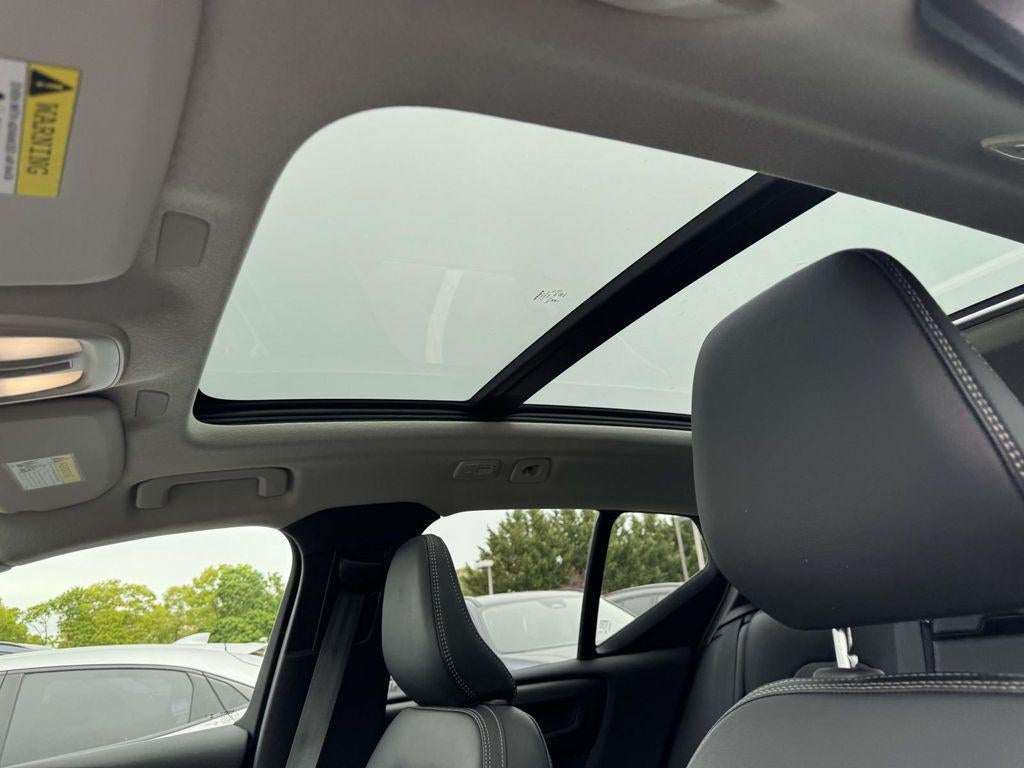 2023 Volvo XC40 B5 Plus Dark Theme