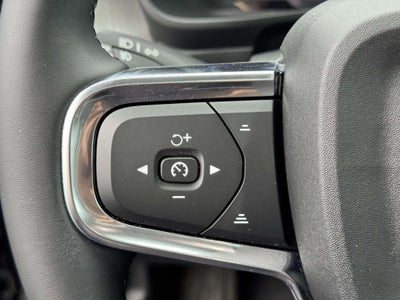 2023 Volvo XC40 B5 Plus Dark Theme
