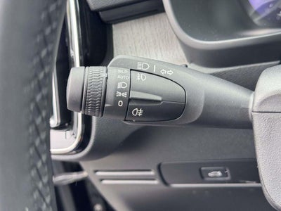 2023 Volvo XC40 B5 Plus Dark Theme