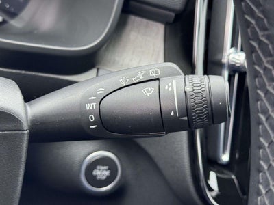 2023 Volvo XC40 B5 Plus Dark Theme
