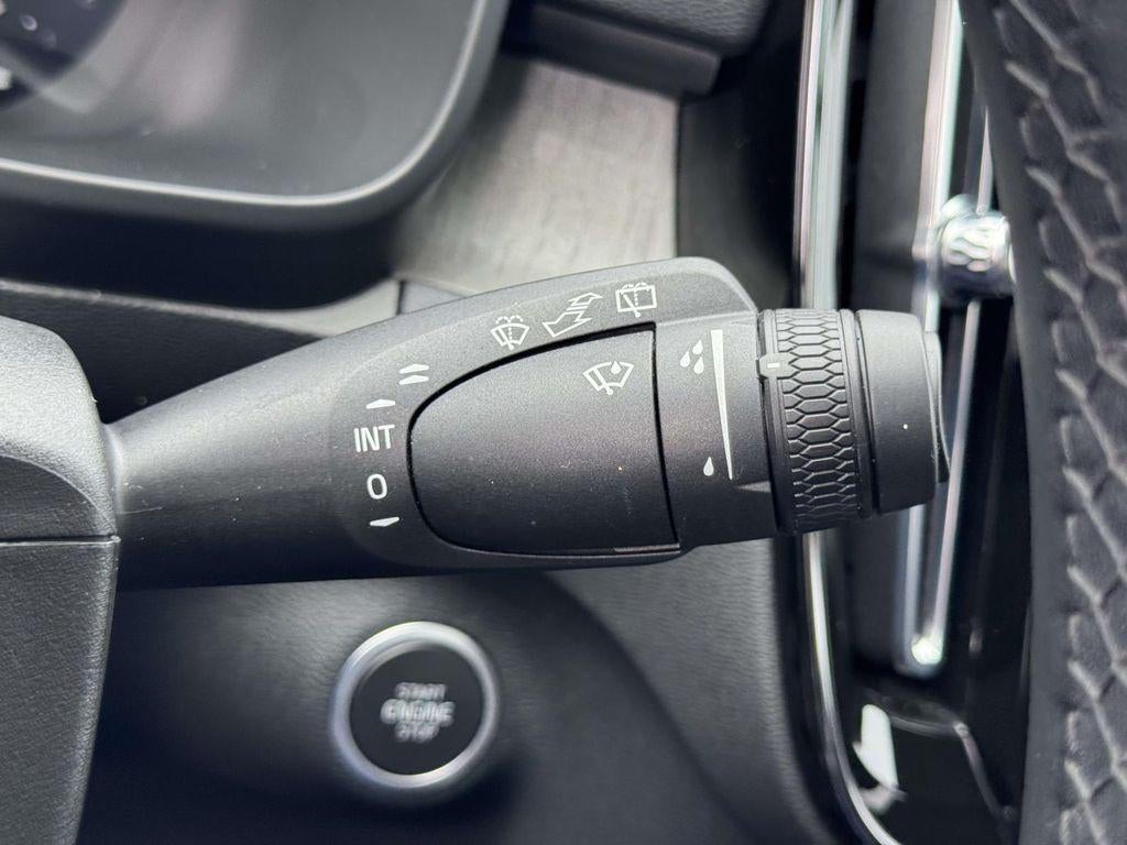 2023 Volvo XC40 B5 Plus Dark Theme