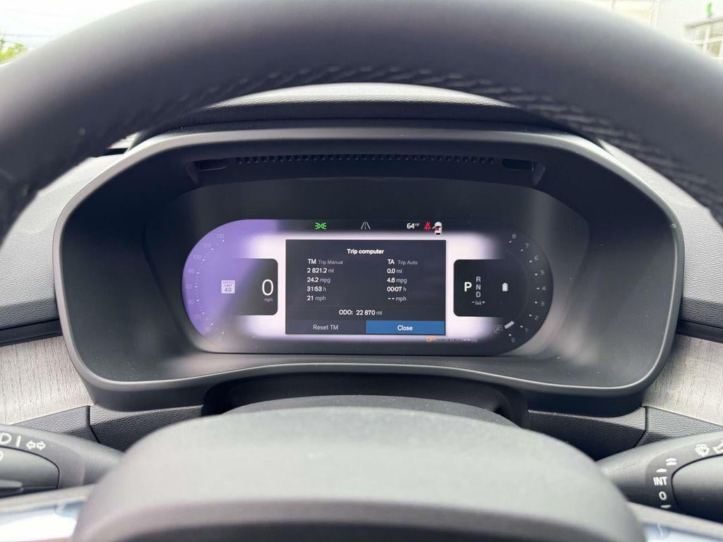 2023 Volvo XC40 B5 Plus Dark Theme