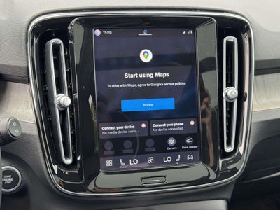 2023 Volvo XC40 B5 Plus Dark Theme