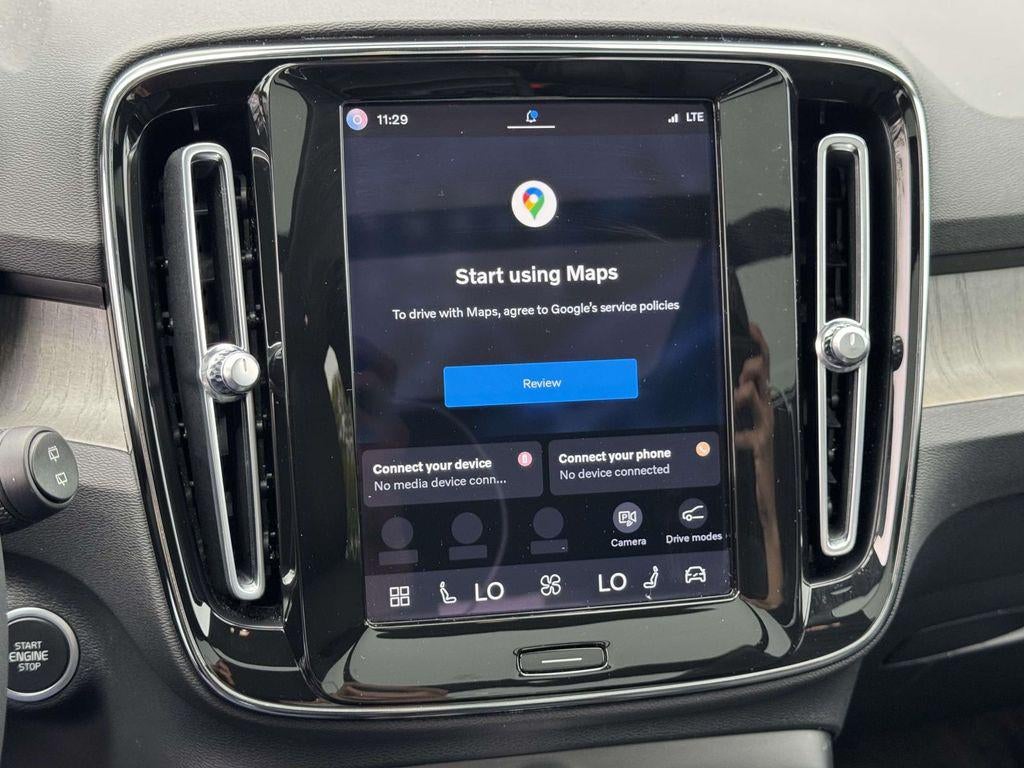 2023 Volvo XC40 B5 Plus Dark Theme
