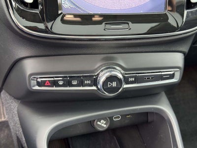 2023 Volvo XC40 B5 Plus Dark Theme
