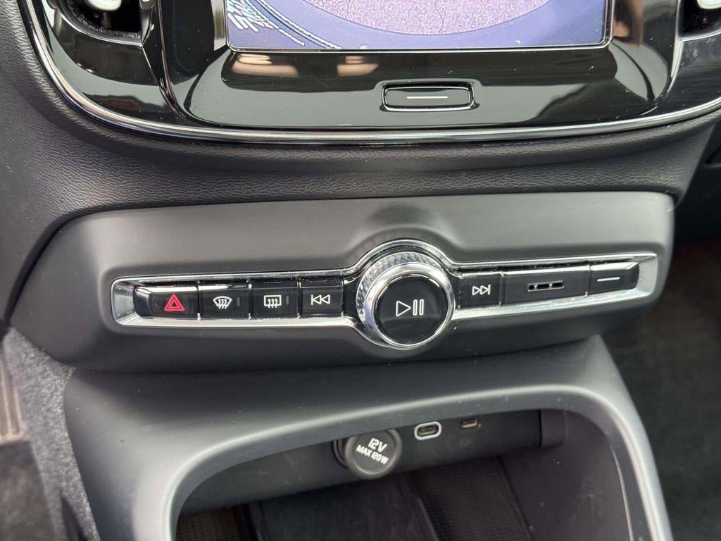 2023 Volvo XC40 B5 Plus Dark Theme