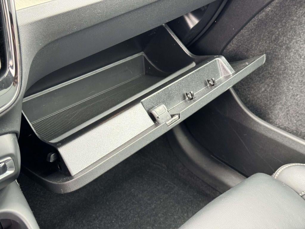 2023 Volvo XC40 B5 Plus Dark Theme
