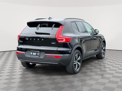 2023 Volvo XC40 B5 Plus Dark Theme