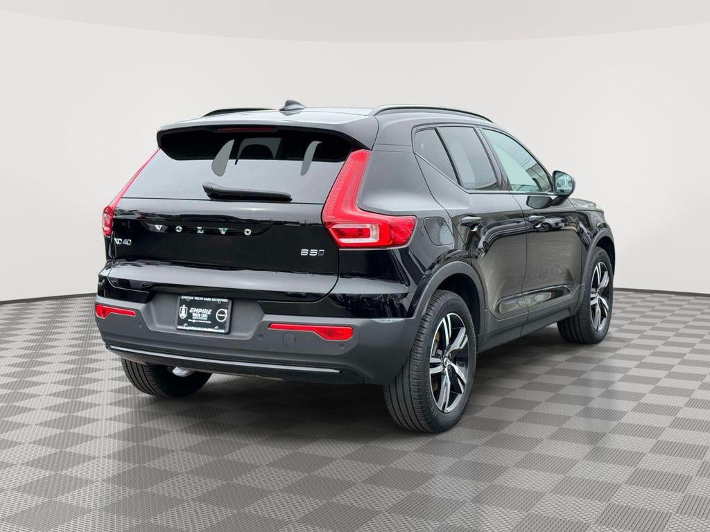 2023 Volvo XC40 B5 Plus Dark Theme