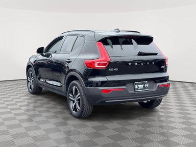 2023 Volvo XC40 B5 Plus Dark Theme
