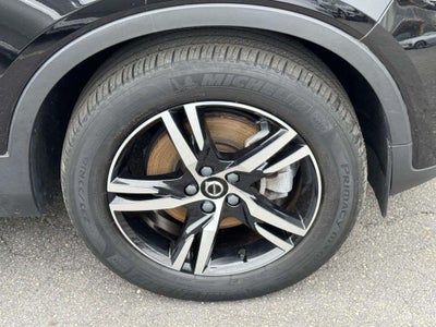2023 Volvo XC40 B5 Plus Dark Theme