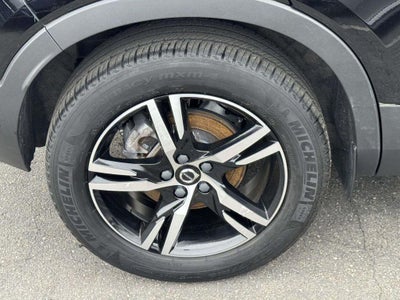 2023 Volvo XC40 B5 Plus Dark Theme