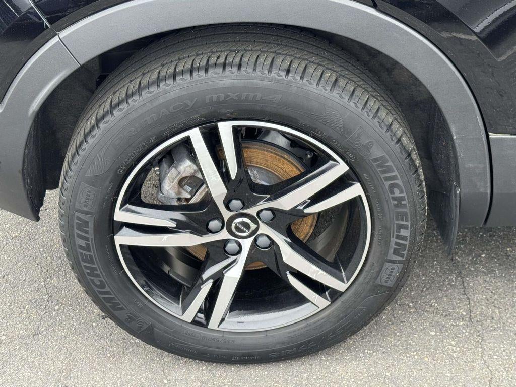 2023 Volvo XC40 B5 Plus Dark Theme