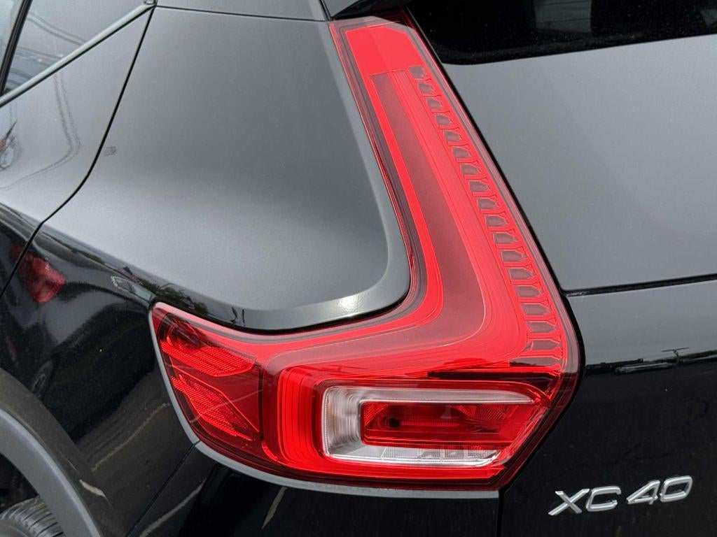 2023 Volvo XC40 B5 Plus Dark Theme
