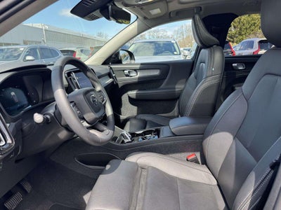 2024 Volvo XC40 B5 Plus Dark Theme