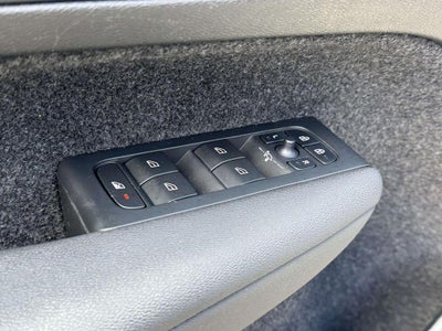 2024 Volvo XC40 B5 Plus Dark Theme