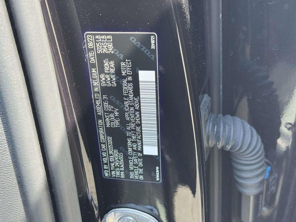 2024 Volvo XC40 B5 Plus Dark Theme