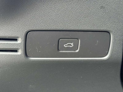 2024 Volvo XC40 B5 Plus Dark Theme