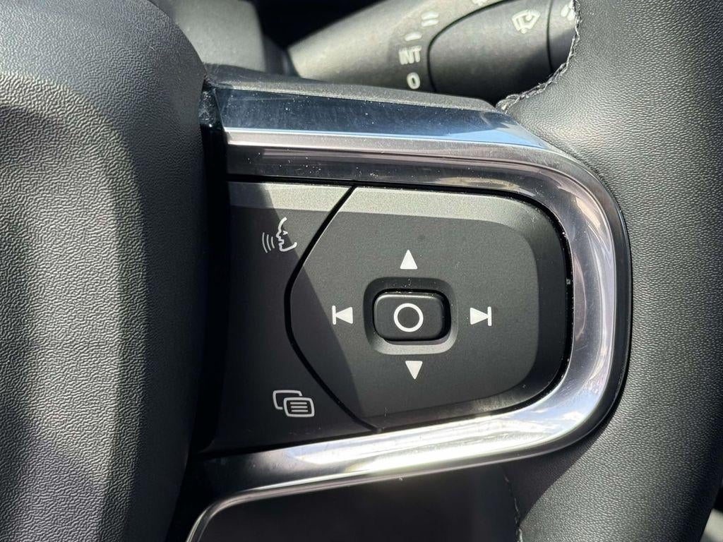 2024 Volvo XC40 B5 Plus Dark Theme