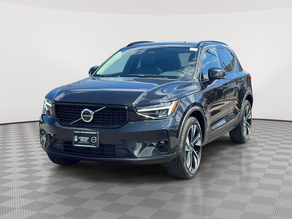 2024 Volvo XC40 B5 Plus Dark Theme