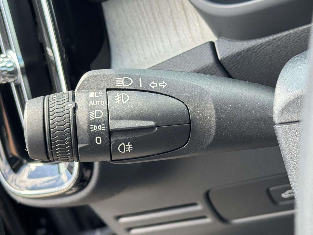 2024 Volvo XC40 B5 Plus Dark Theme