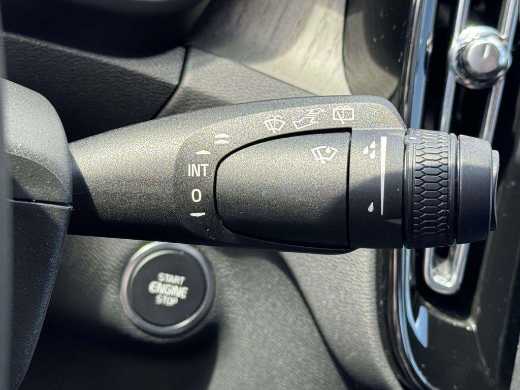 2024 Volvo XC40 B5 Plus Dark Theme