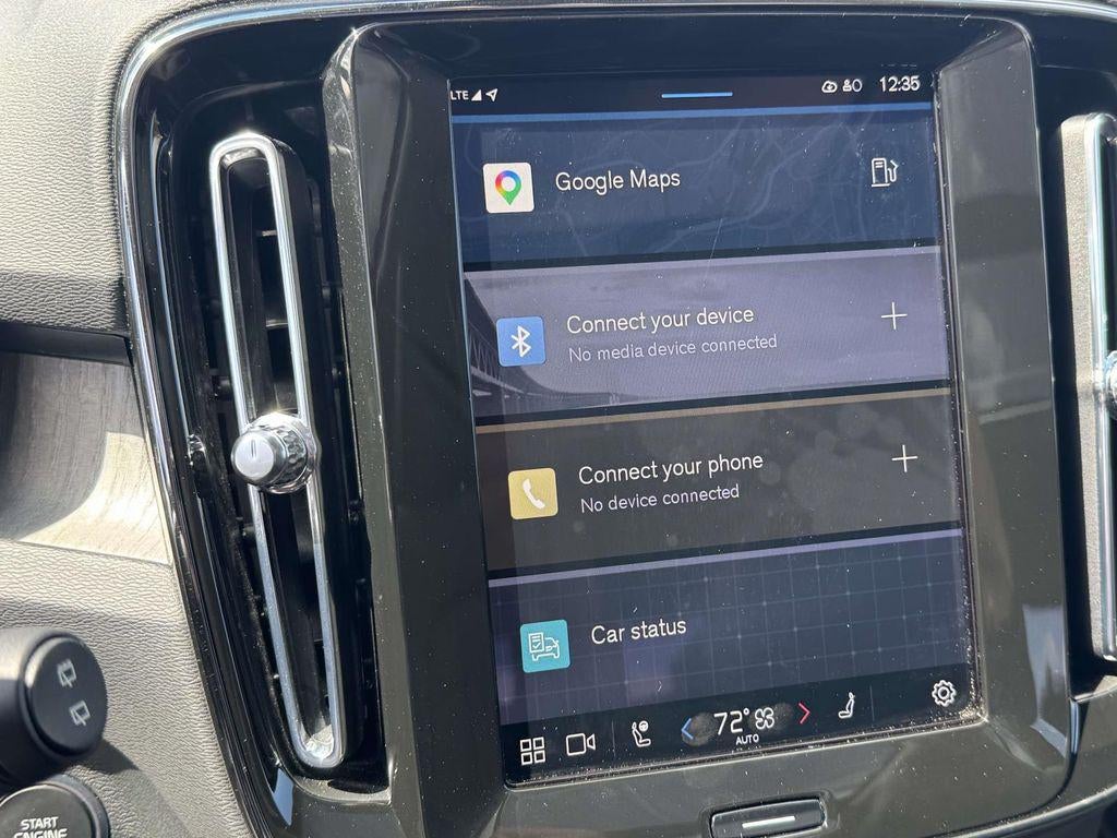 2024 Volvo XC40 B5 Plus Dark Theme