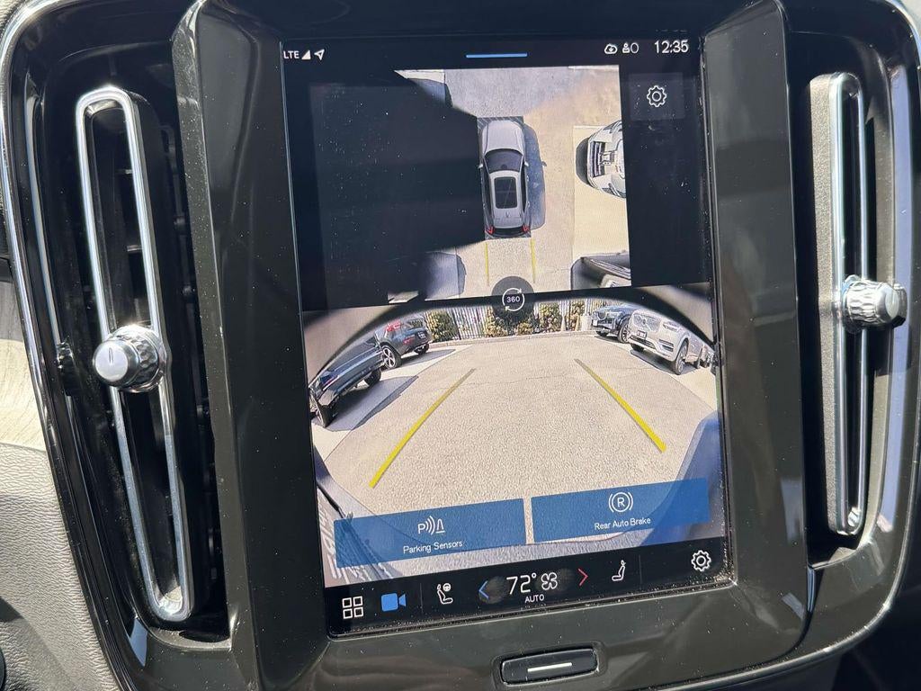 2024 Volvo XC40 B5 Plus Dark Theme