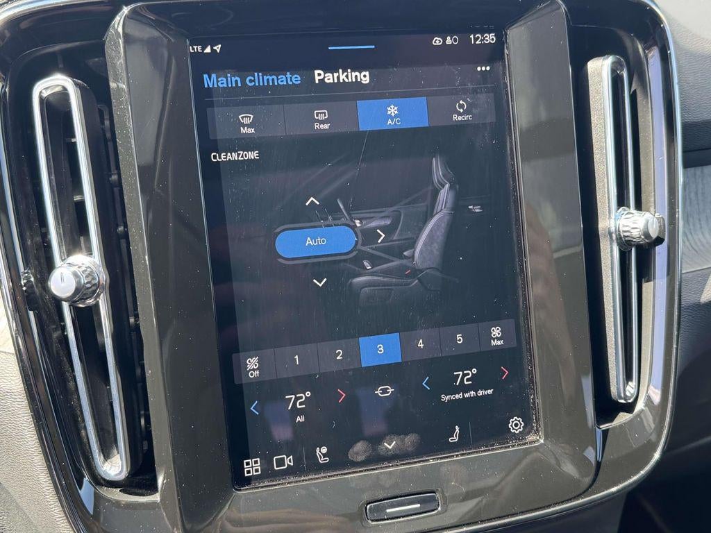 2024 Volvo XC40 B5 Plus Dark Theme