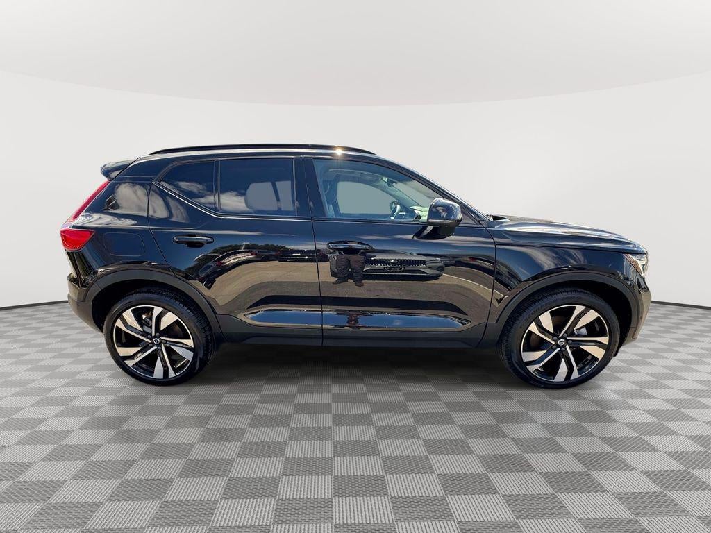 2024 Volvo XC40 B5 Plus Dark Theme