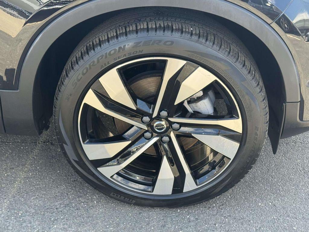 2024 Volvo XC40 B5 Plus Dark Theme