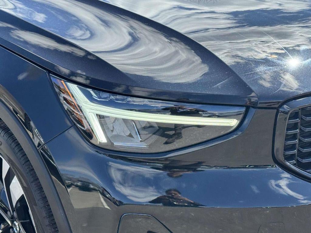 2024 Volvo XC40 B5 Plus Dark Theme